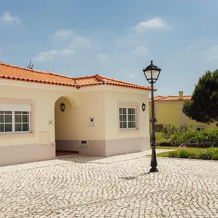 Lahoulou House Ferienhaus *